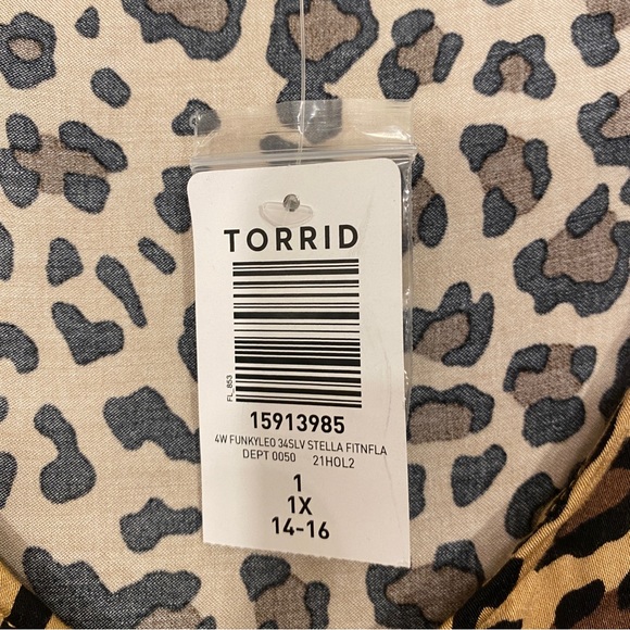 Torrid Womens Shirt 1X Leopard Print Button Up Fit And Flare Scoop Neck NWT - Picture 2 of 7